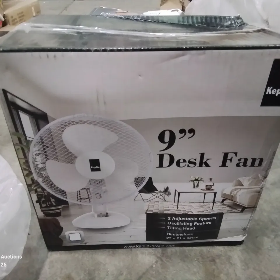 BOXED 9" DESK FAN IN WHITE