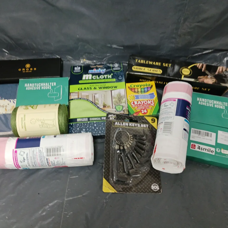 BOX OF APPROXIMATELY 8 ASSORTED ITEMS TO INCLUDE - GARDEN TWINE, ADHESIVE HOOKS, AND BIN LINERS ETC. 