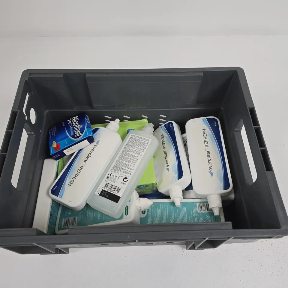 TOTE OF APPROXIMATELY 10 ASSORTED ITEMS INCLUDING EVERCLEAR REFRESH 250ML, BAUSCH + LOMB RENU MULTI-PURPOSE SOLUTION AND NICOTINELL 7MG / 24 HOUR PATCH