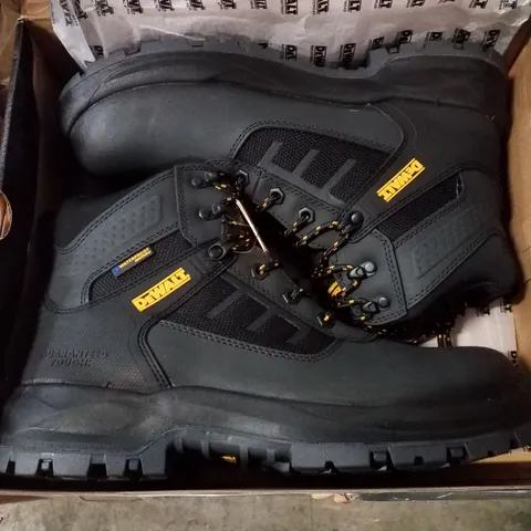 BOXED PAIR OF DEWALT DOUGLAS MENS SAFTEY BOOTS - SIZE 11