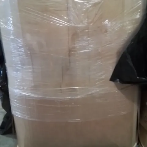 PALLET CONTAINING A LARGE QUANTITY OF PILLOWS