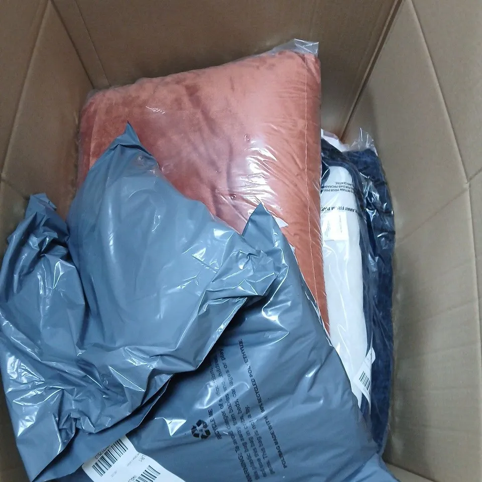 APPROXIMATELY 10 ASSORTED HOUSEHOLD ITEMS TO INCLUDE BEDDING, CUSHION AND VOILE PANELS