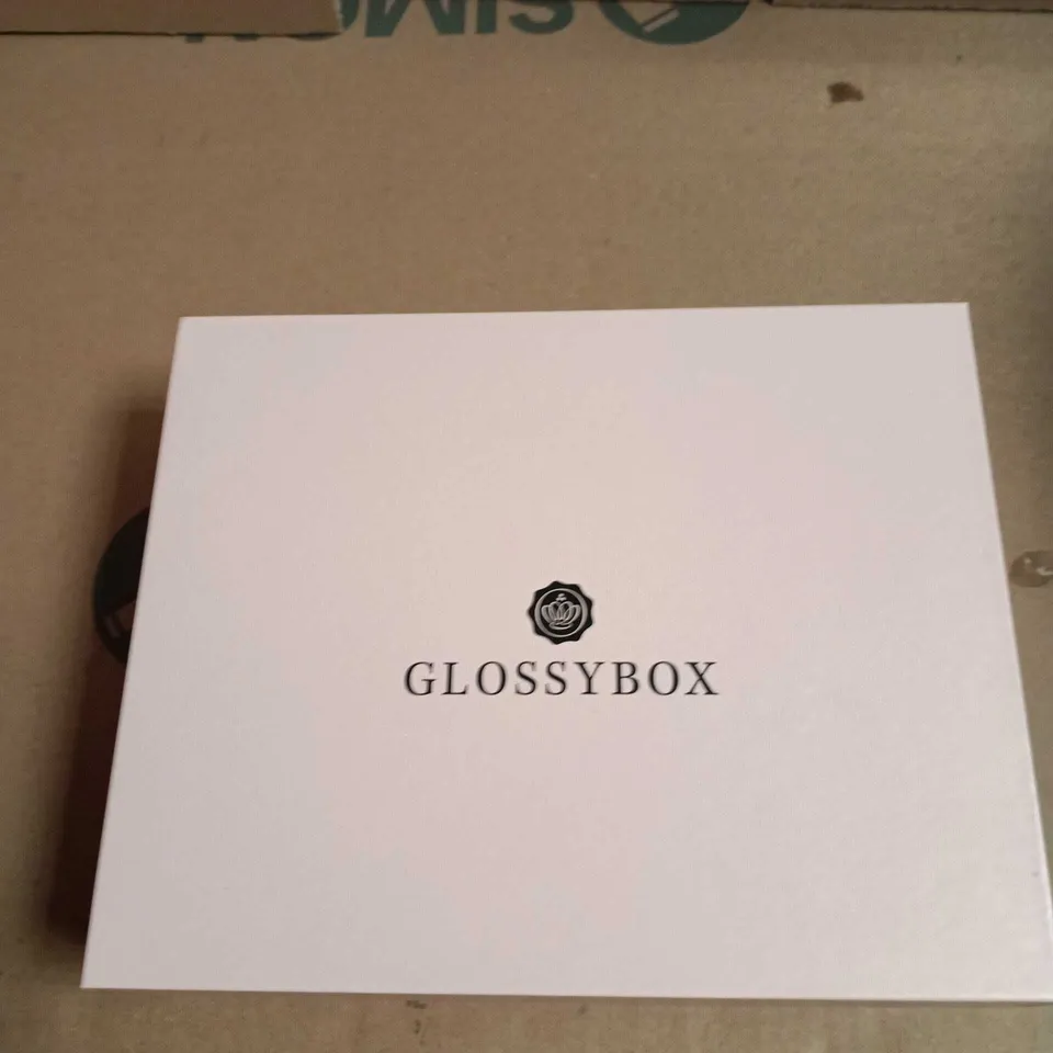 GLOSSYBOX BEAUTY BOX – MIXED SKINCARE, HAIRCARE & MAKE-UP SAMPLES