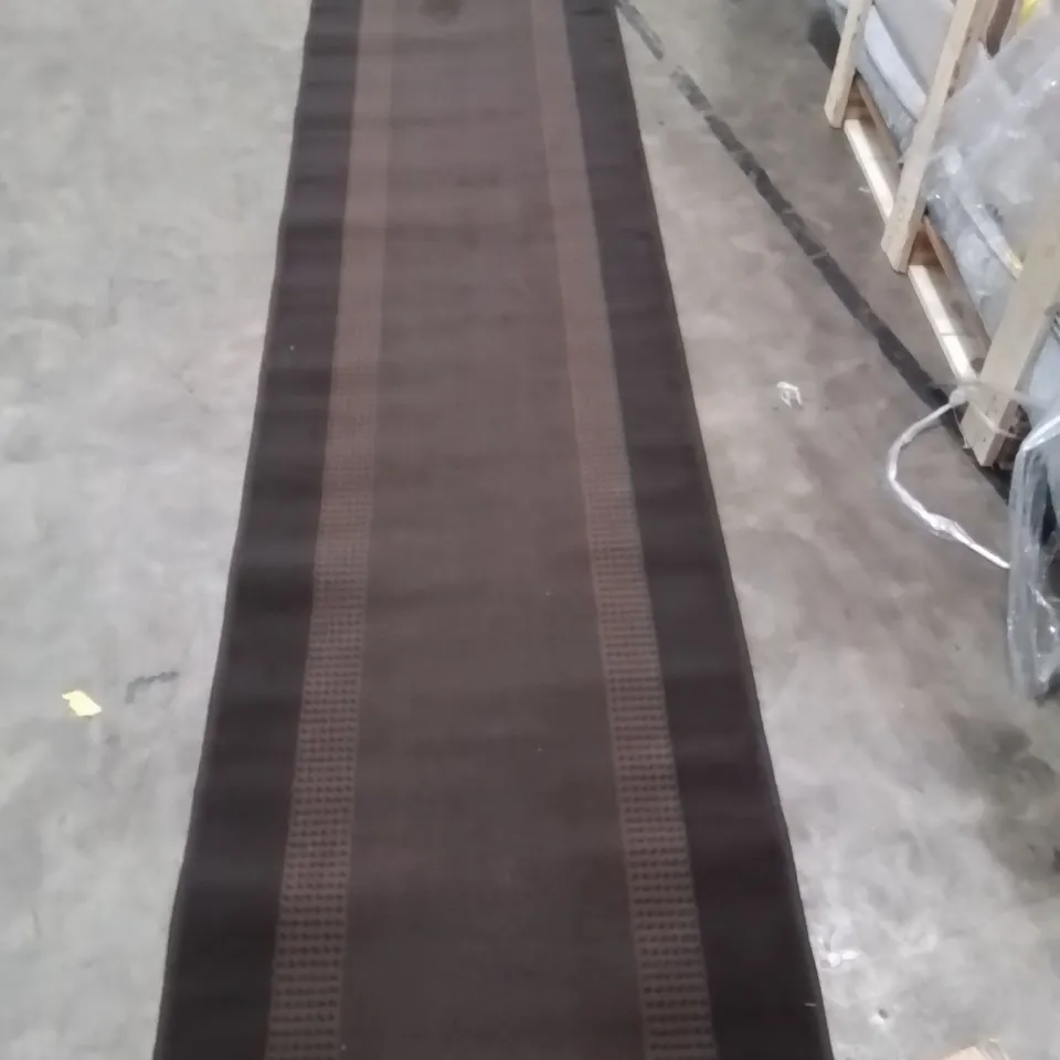 BASIC BROWN RUG 450X80CM