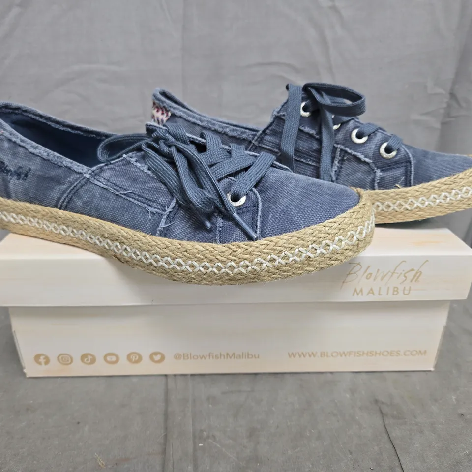 BOXED PAIR OF BLOWFISH BEUNOS SHOES IN DUSTY DENIM BLUE SIZE UK 7