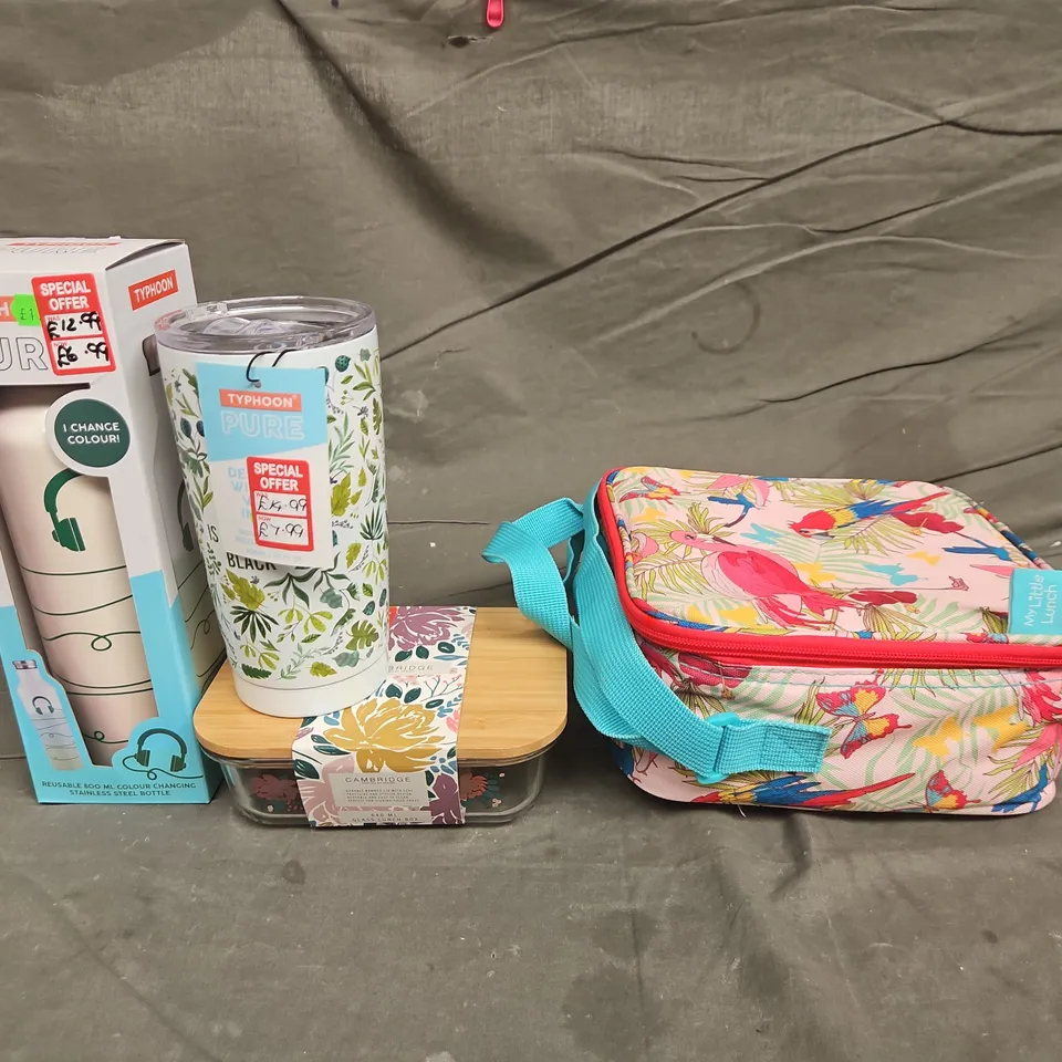 LARGE BOX OF APPROXIMATELY 10 ASSORTED ITEMS TO INCLUDE LUNCHBOX, FLASKS AND GLASS LUNCHBOX
