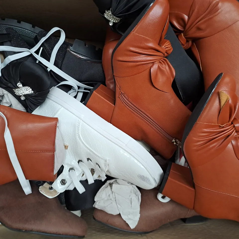 BOX OF APPROXIMATELY 10 ASSORTED PAIRS OF SHOES IN VARIOUS COLOURS, STYLES, AND SIZES