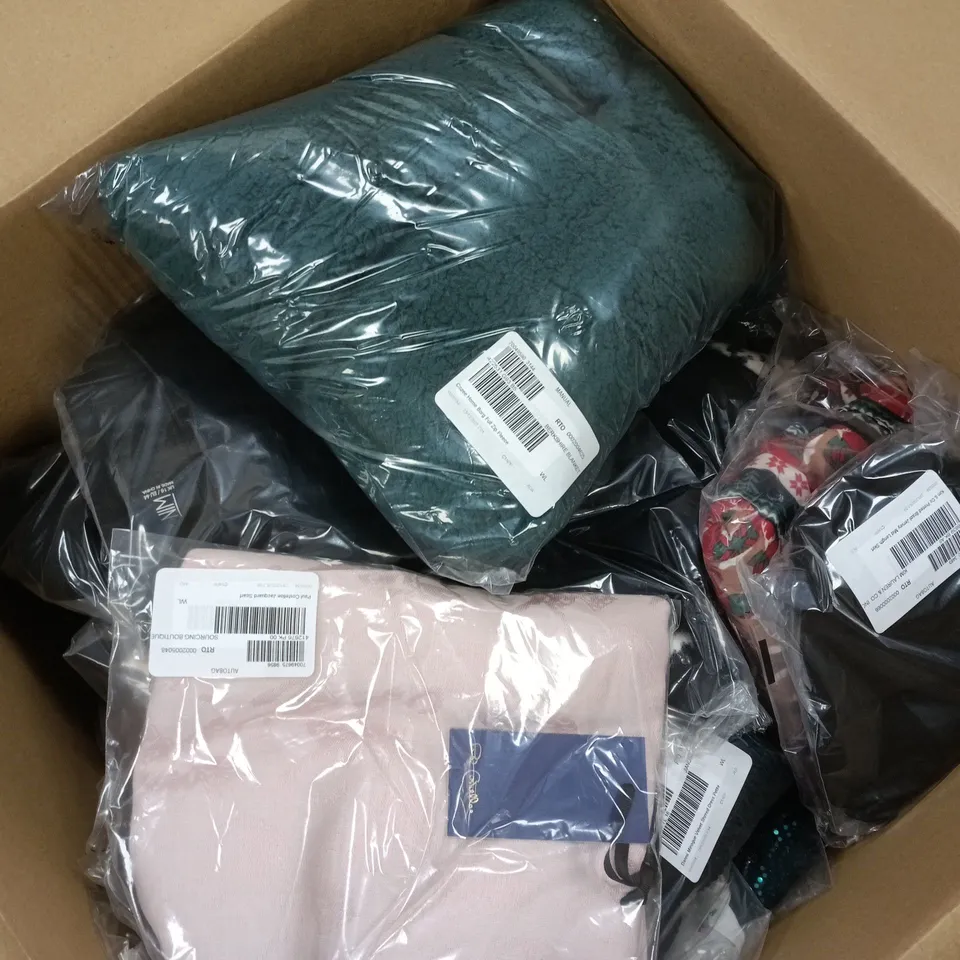 APPROXIMATELY 20 ASSORTED CLOTHING ITEMS IN VARIOUS SIZES, COLOURS & STYLES TO INCLUDE BRANDS SUCH AS D&CO, MARLA WYNNE, DANNI MINOGUE, ETC - COLLECTION ONLY