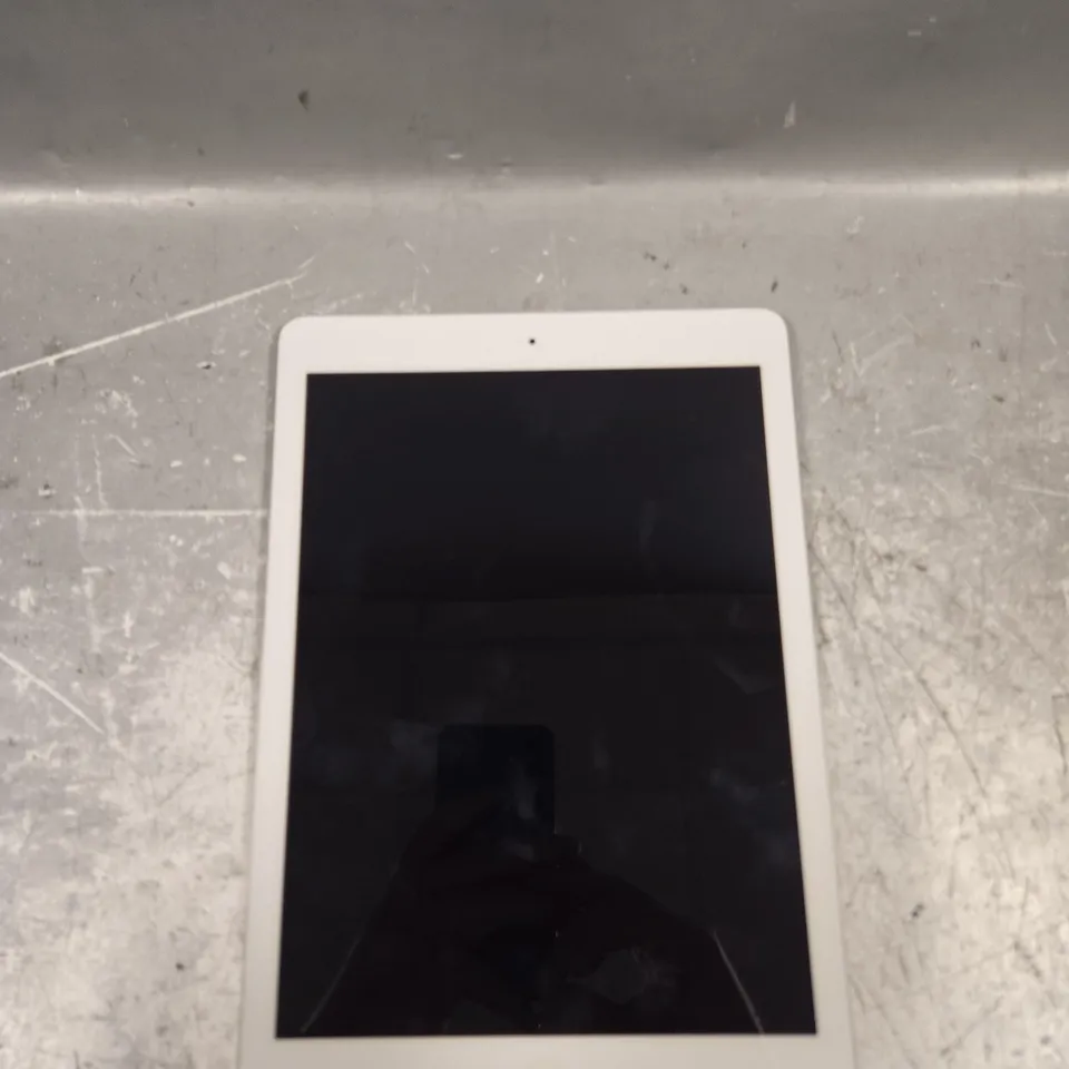 APPLE IPAD AIR TABLET - A1474 