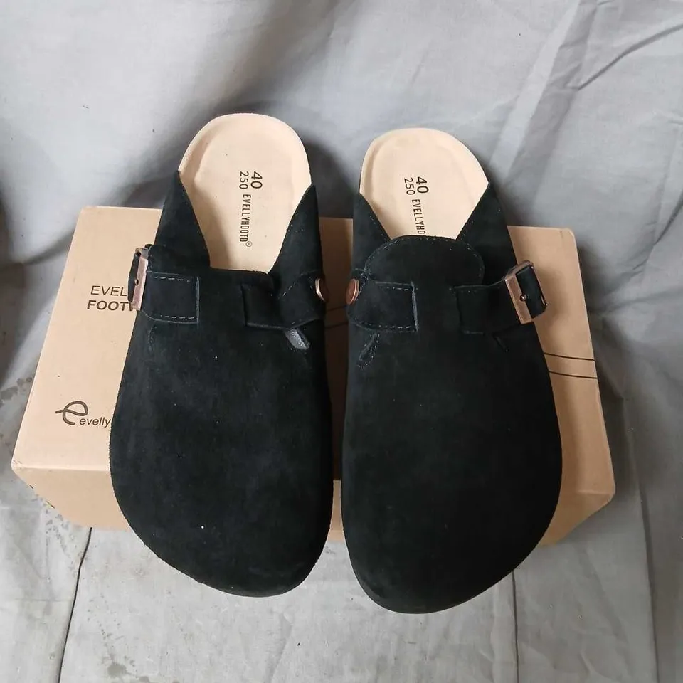 BLACK SUEDE BUCKLE MULE SANDALS – EU 40 