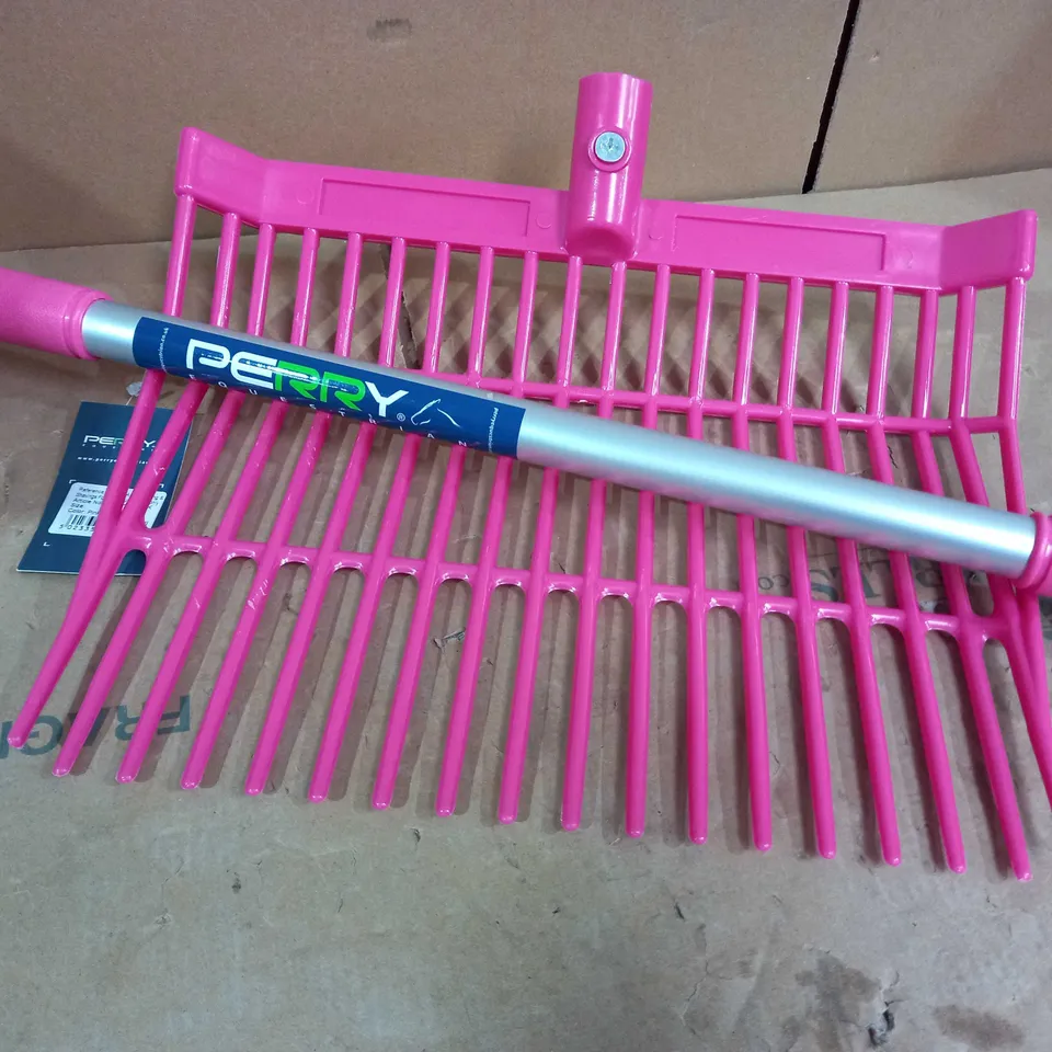 PERRY EQUESTRIAN SHAVINGS FORK PINK