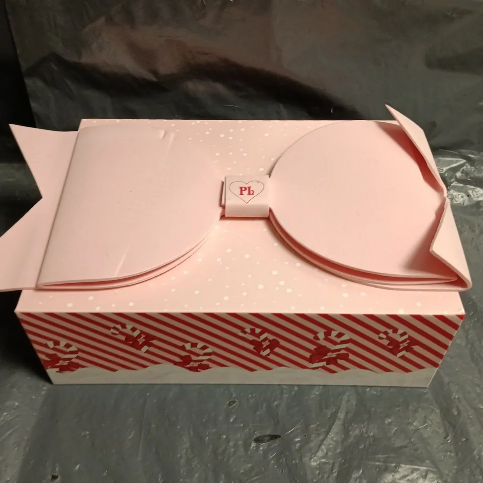 P.LOUISE PINK BOW CHRISTMAS GIFT BOX W. BATH SOAK, BODY FOAM, AND LIP SERUM