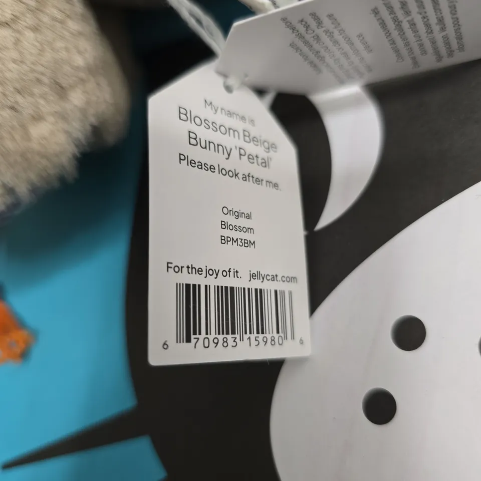 JELLYCAT BLOSSOM BEIGE BUNNY 'PETAL' PLUSH TOY – LONDON