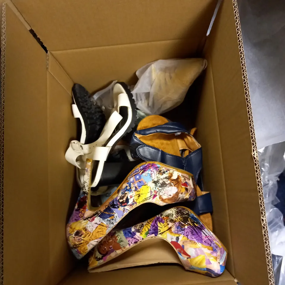 BOX OF APPROX 6 WOMENS WEAR SHOES- MULTIPLE SIZES