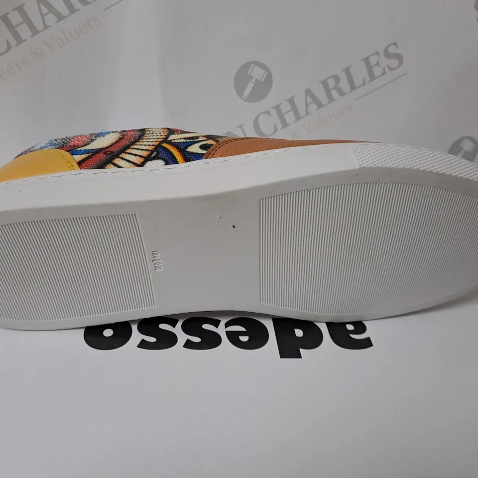 BOXED ADESSO TRAINER'S IN TAN SIZE 6 