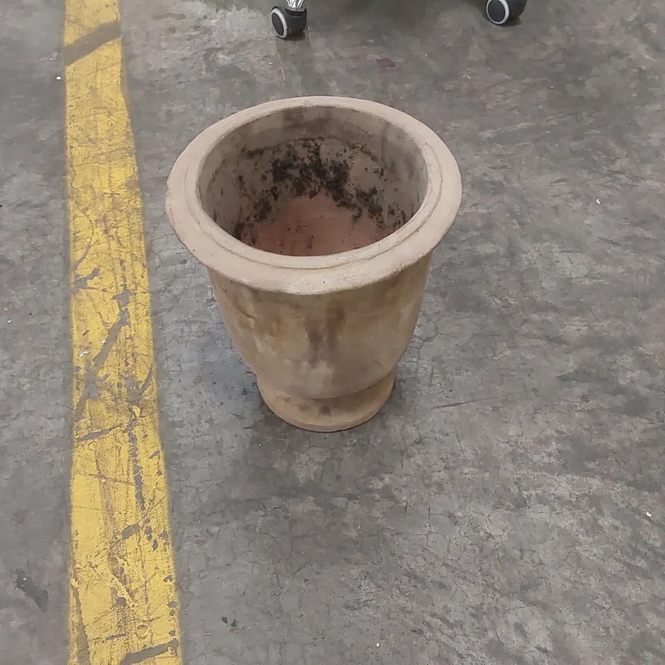 UBLEY TERRACOTTA PLANTER 