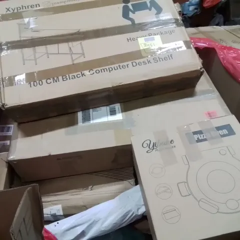 PALLET CONTAINING VARIOUS ASSORTED BOXED HOUSEHOLD ITEMS TO INCLUDE: MULTI SPORTS PLAYPEN, CAMPING COT, COMPUTER DESK, PIZZA OVEN AND LOTS MORE UNMARKED BOXED ITEMS 