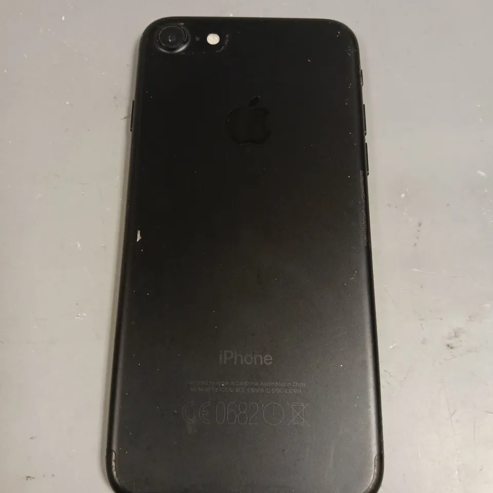 BOXED APPLE IPHONE 7 SMARTPHONE 