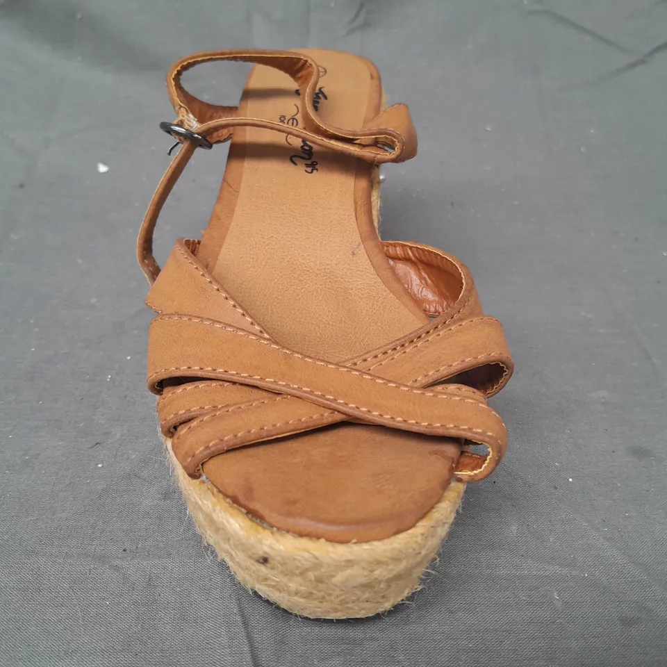 BOX OF APPROXIMATELY 10 PAIRS OF GENERATION OPEN TOE WEDGE SANDALS IN TAN - VARIOUS SIZES