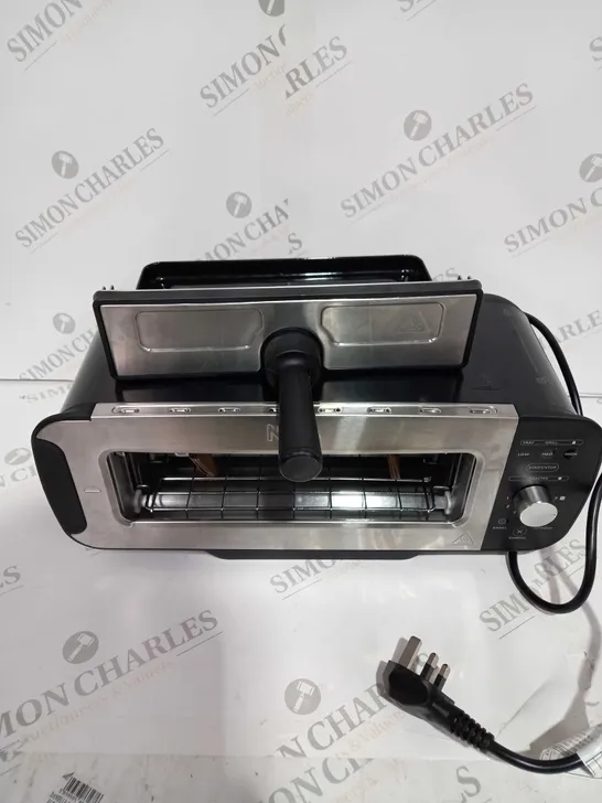 Lot 5030: BOXED NINJA 2 IN 1 TOASTER & GRILL ST100UK - 4402021 | Simon ...
