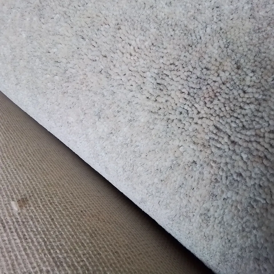 ROLL OF QUALITY BEACHCOMBER STRAND PEBBLE CARPET APPROXIMATELY 5M × 3.62M