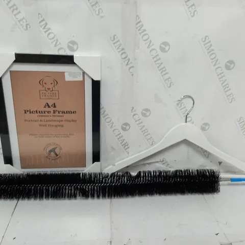 APPROXIMATELY 15 ASSORTED HOUSEHOLD ITEMS TO INCLUDE CLOTHES HANGER, PICTURE FRAME, RADIATOR DUSTER, ETC
