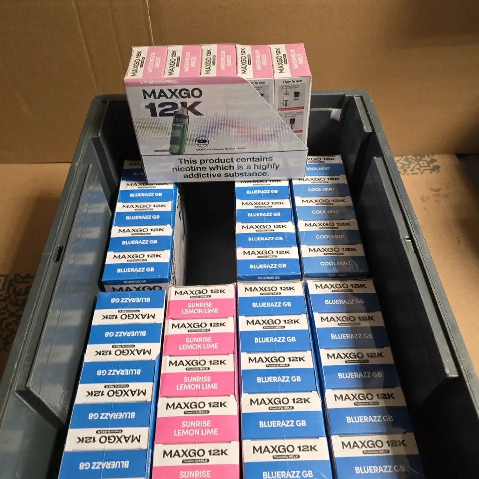 TOTE OF APPROXIMATLEY 8 SEALED PACKS OF MAXGO ECIGARETTES WATERMELON BREEZE AND BLUE RAZZ