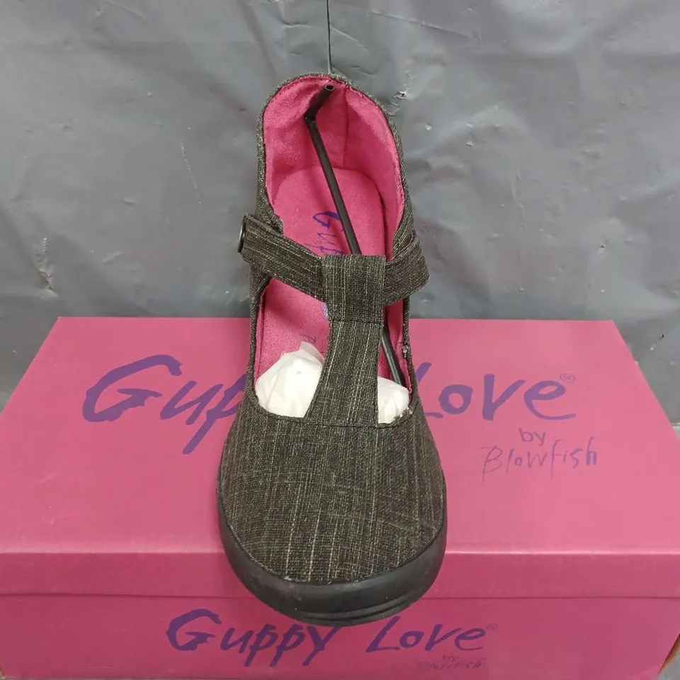 6 BOXED GUPPY LOVE VELCRO WEDGE SHOES IN TEXTILE GREY - EU 43