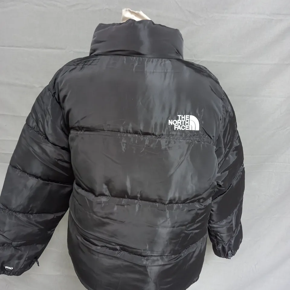 THE NORTH FACE ICONIC NUPTSE 700 PADDED JACKET IN BLACK - MEDIUM