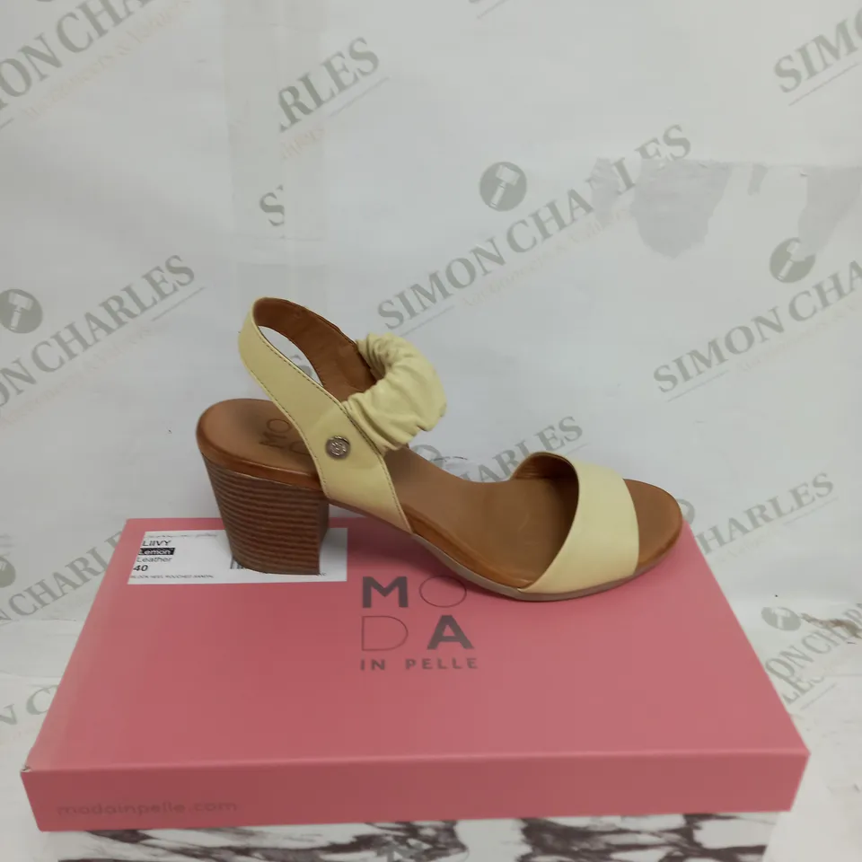 BOXED PAIR OF MODA IN PELLE HEELED SANDALS IN LEMON SIZE 7