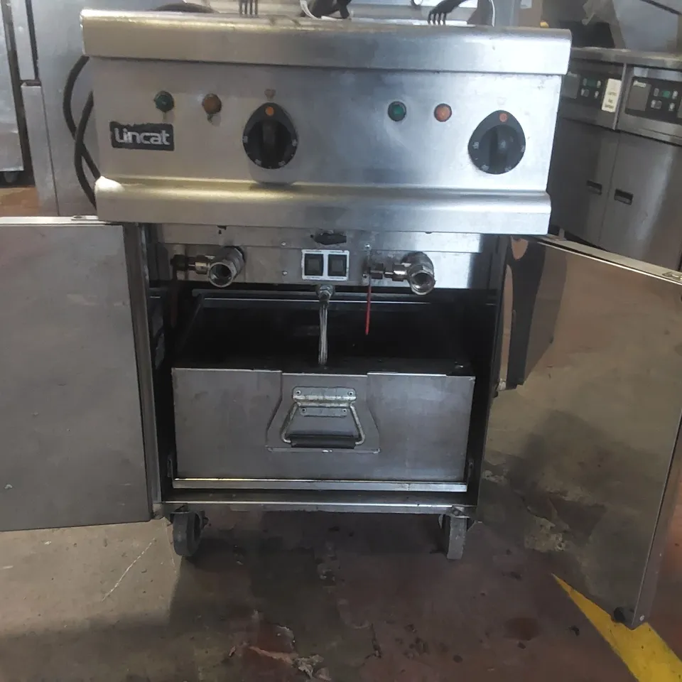 LINCAT ELECTRIC COMMERCIAL DOUBLE DEEP FAT FRYER
