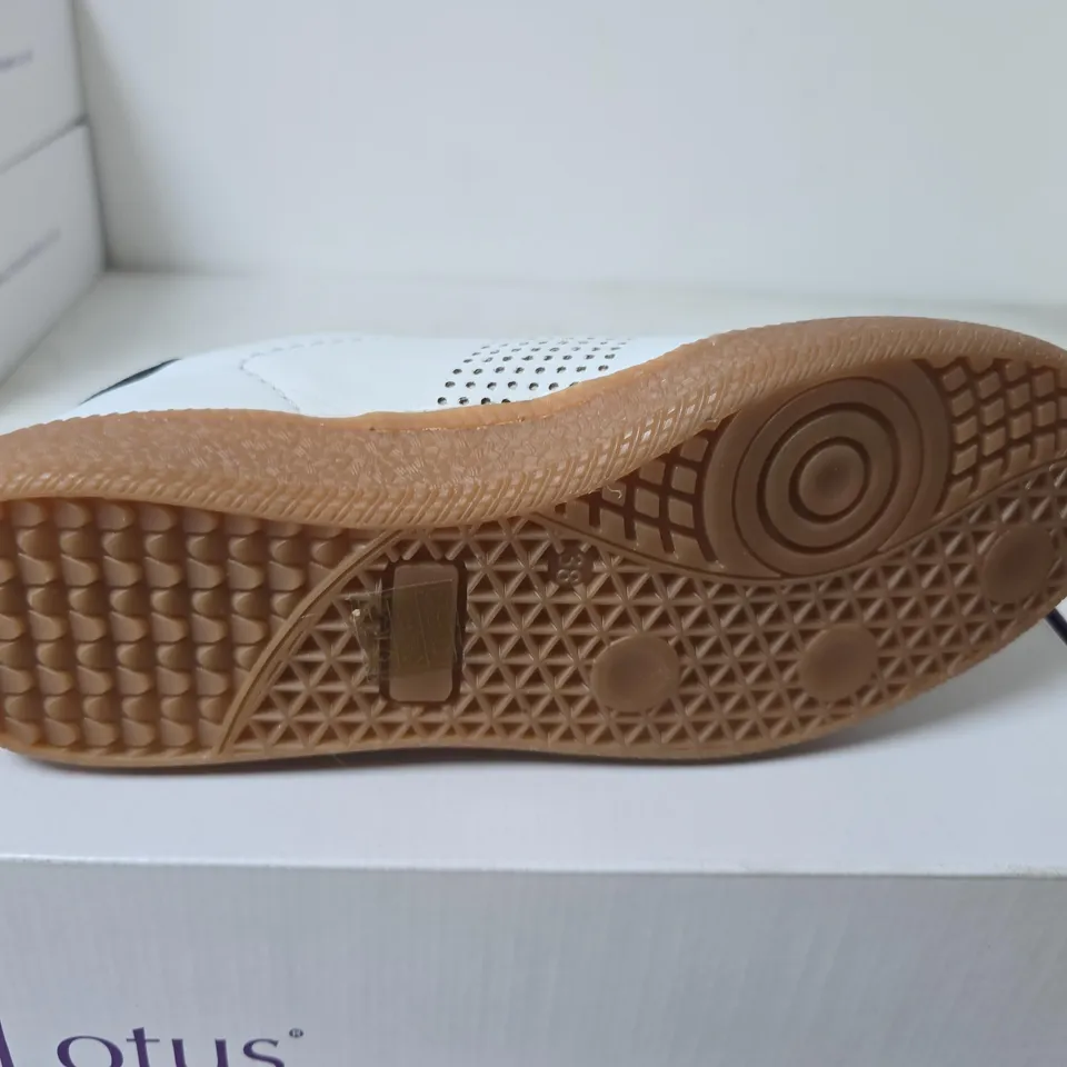 LOTTO SNEAKERS – WHITE/BEIGE WITH BEIGE SUEDE OVERLAYS, UK 5 (EU 38)