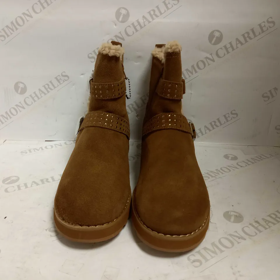 SKETCHERS MID BUCKLE BOOTS UK SIZE 7