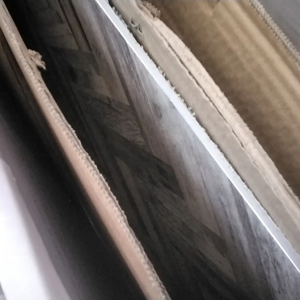 BOXED WOOD PATTERN SPLASHBACK 