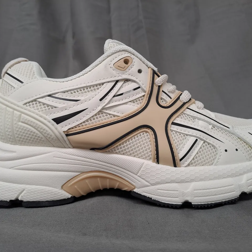 BOXED PAIR OF DESIGNER TRAINERS IN CREAM/BEIGE EU SIZE 37