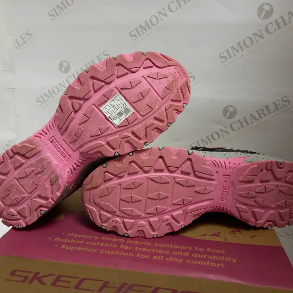 SKECHERS ADVENT PINK/BLACK TRAINERS UK SIZE 4