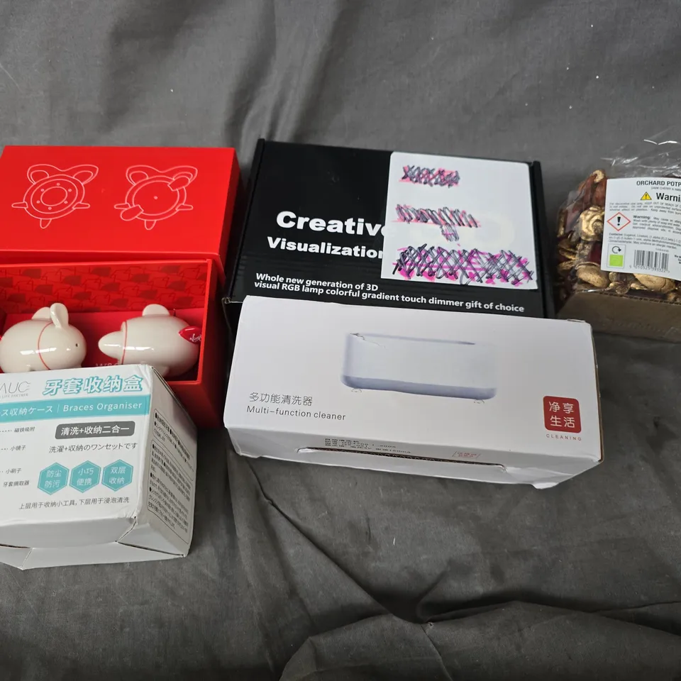 APPROXIMATELY 10 ASSORTED HOUSEHOLD ITEMS TO INCLUDE VIRGIN ATLANTIC SALT & PEPPER SHAKERS, BRACES ORGANISER, MULTI-FUNCTION CLEANER, ETC