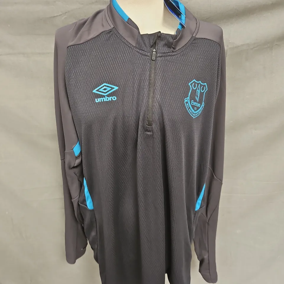 UMBRO EVERTON HALF ZIP TOP IN BLACK/BLUE SIZE 3XL