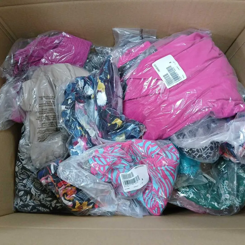 BOX OF APPROXIMATELY 15 ASSORTED CLOTHING ITEMS IN VARIOUS STYLES, COLOURS AND SIZES 