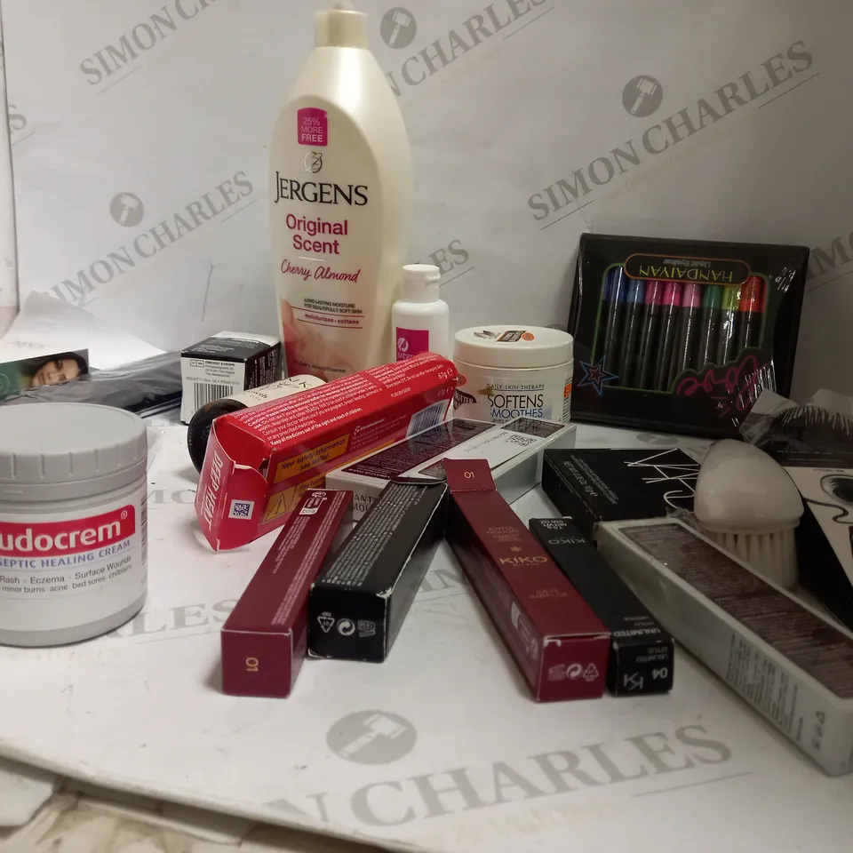 TOTE OF APPROXIMATELY 20 ASSORTED ITEMS TO INCLUDE A KIKO MILANO LIPSTICK, SUDOCREM ANTISEPTIC HEALING CREAM AND A ORIGINAL SCENT CHERRY ALMOND SHAMPOO
