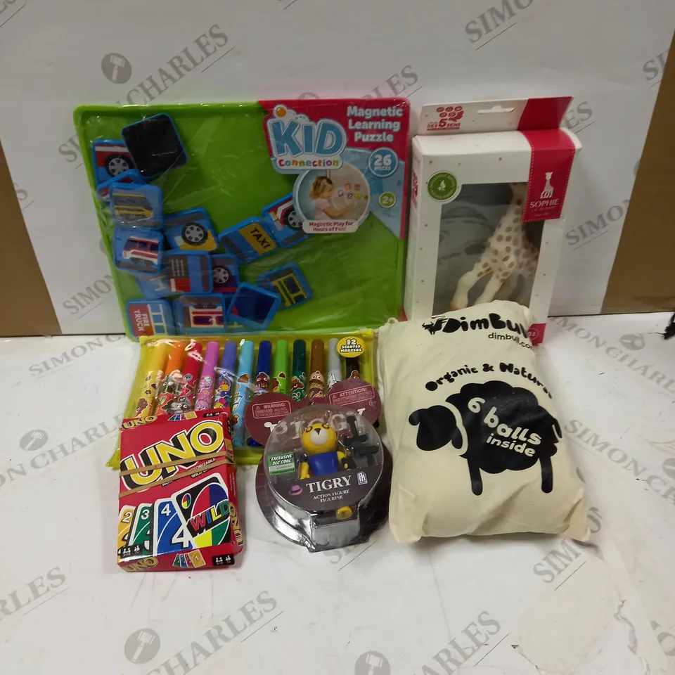 LARGE QUANTITY OF ASSORTED TOYS AND ACCESSORIES TO INCLUDE; KID CONNECTION MAGNETIC LEARNING PUZZLE, SOPHIE TEETHING GIRAFFE, DIMBULL 6 BALLS, PIGGY SERIES 1 TIGRY, UNO AND SWMIGGLE LIL TURDZ