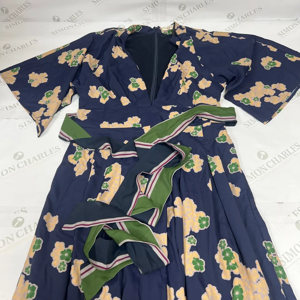 WAYWARD FANCIES BELTED FLORAL MAXI DRESS IN NAVY SIZE UNSPECIFIED 