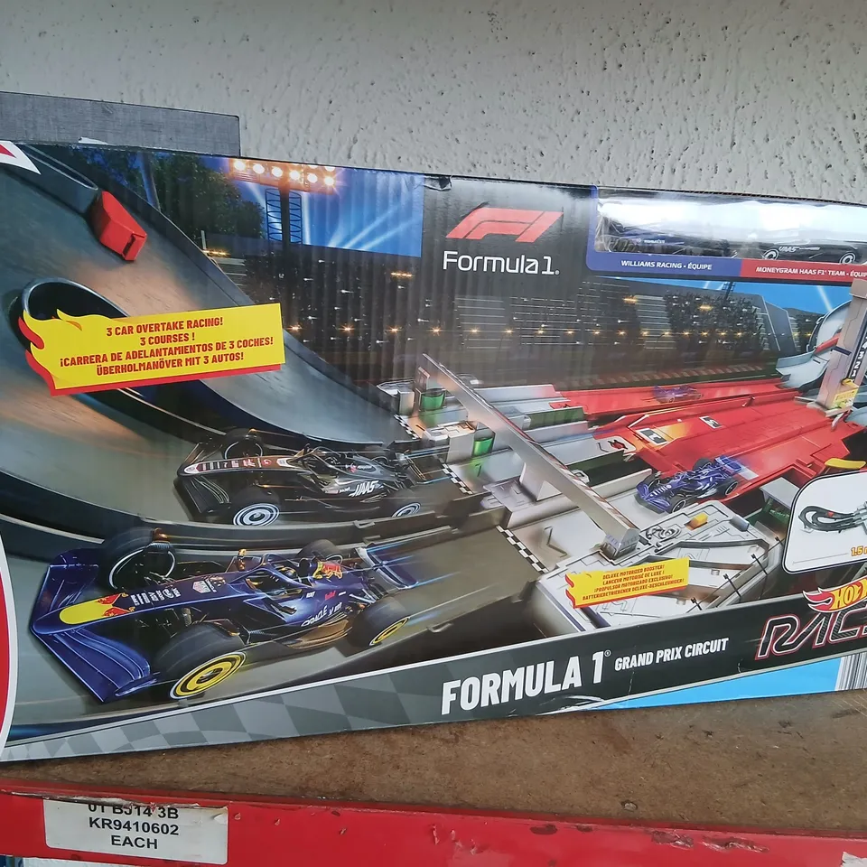 HOT WHEELS FORMULA 1 GRAND PRIX CIRCUIT RACING SET – BOXED