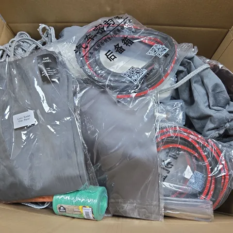 BOX OF APPROXIMATELY 15 ASSORTED HOUSEHOLD ITEMS TO INCLUDE ROPE , WRAPPING PAPER AND FOOD POTS 