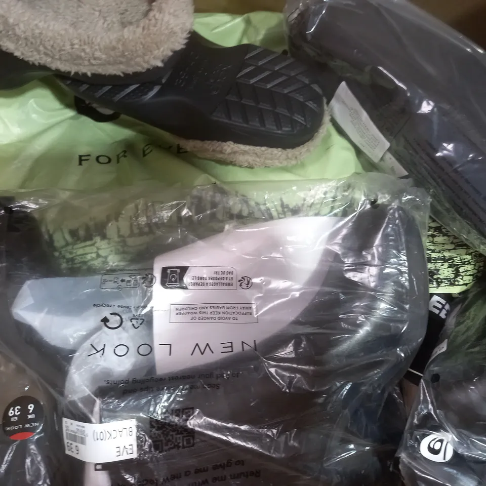 BOX OF APPROXIMATELY 15 ASSORTED PAIRS OF SHOES AND FOOTWEAR ITEMS IN VARIOUS STYLES AND SIZES TO INCLUDE LILLEY, OLIVER JACOB, FLY FLOT, ETC