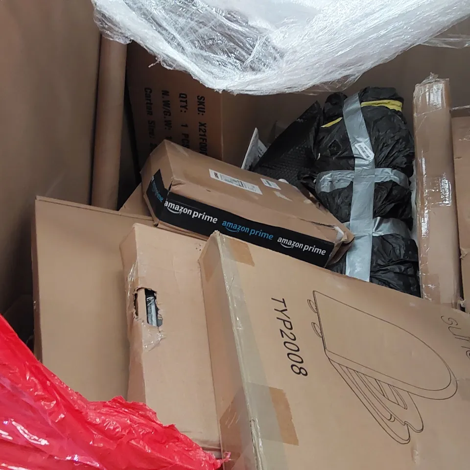 PALLET OF ASSORTED ITEMS INCLUDING: JUICER, MATTRESS TOPPER, TOILET SEAT, FRYING PAN, WALLPAPER 