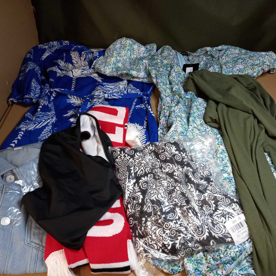 LARGE QUANTITY OF CLOTHING ITEMS TO INCLUDE DRESSES, SWEATERS, JEANS, T-SHIRTS, ETC