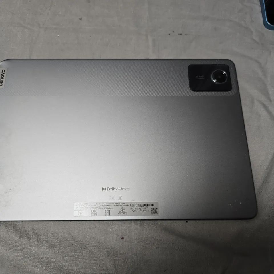 LENOVO TABLET – SILVER WITH DOLBY ATMOS BRANDING (MODEL TB33OFU)