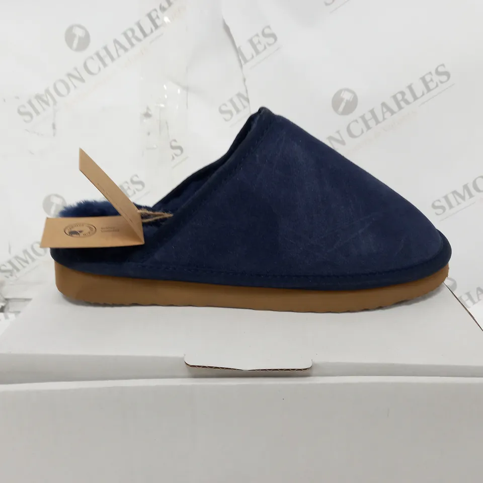 BOXED BONOVA SHEEPSKIN SLIPPERS NAVY - SIZE 7 