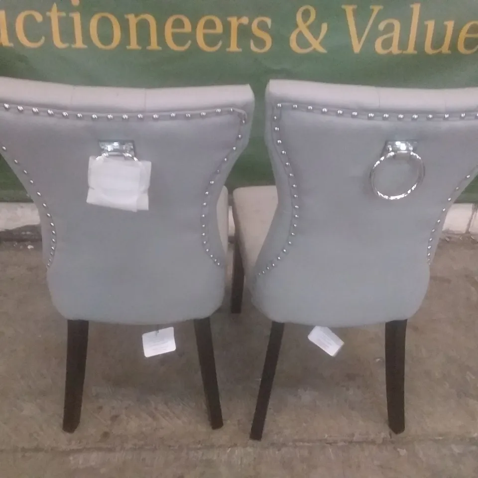 SET OF 2 DESIGNER BEWLEY LIGHT GREY LEATHER BUTTON BACK DINING CHAIRS (BLACK LEG)